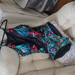 Gorgeous NWOT XL tropical print tankini